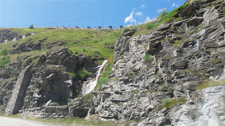 pass Mont Cenis, France, Italy pass, potovanje s psom, potovanje, offroad, back roads, prelaz mont cenis, trideseta, francija, pot v francijo, pot iz italije v francijo, frejus, potovanje v francijo, mami blogerke, sanja cvitic, slap, waterfall,jezero Mont Cenis, prelaz Mont Cenis, Francoske alpe, Francija, back roads France, pass, france pass, trideseta, sanja, dog, camper, camper van, golden retriever, dogs, lakes in france, lake france, jezera v franciji, home exchange, homeexchange france, home exchange france, home exchange slovenija, pes, potovanje s psom, potovanje v paru, couple travel, traveling with a dog, dog travels, travel blog, traveling, trideseta, pot v francijo, potovanje, potovanje v francijo, mont cenis, potovanje s psom, roadtrip po franciji, francija potovanje, potovanje z avtom, potovanje v francijo z avtom, jezero, potovanje z avtodomom francija