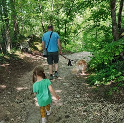 Pešpot do slapa Kozjak, Soča, Kobarid, Soča valley, slap kozjak, Kozjak, Veliki Kozjak, Mali Kozjak, kam z mulcem, izleti po Sloveniji, Bovec, Tolmin, trideseta, Sanja, mami blogerke, potovanje z otrokom