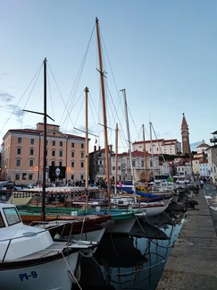 Piran, Piran Slovenija, izlet v Piran, izlet na Obalo, slovenska obala, visit slovenia, slovenia, sunset, sončni zahod, jadranje, jadranje slovenija, obala Piran, trideseta, sanja, mami blogerke, oblaki, clouds, summer, poletje, vikend izlet, vikend počitnice, družinske počitnice, romantic getaway, romantični izlet, izlet v dvoje, kam za prvi maj, kam za 1 maj, prvi maj 2023, prvomajske počitnice 2023, šolske počitnice 2023, poletne počitnice 2023, družinske počitnice, šolske počitnice, kam na počitnice, kam z družino na počitnice, kam z otroki na počitnice, prvomajske počitnice, prvomajski izlet, izlet za prvi maj, kam na izlet v sloveniji