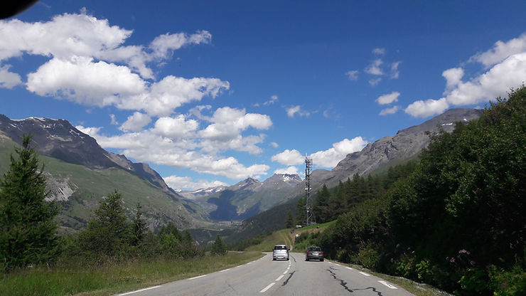 Mont Cenis, pass, mountain pass, gorski prelaz, gorski prelaz francija, frejus, mont cenis, france, italy, francija, italija, sanja, trideseta, mami blogerke, car, mountains, clouds, clouds and mountains, gore, pohodništvo, jezero