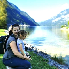 Hallstatt Avstrija, potovanje v Avstrijo, Hallstatt Avstrija, potovanje z otrokom, družinsko potovanje, izlet v avstrijo, Avstrija, Avstrija izlet, jezera v Avstriji, jezero, potovanje, izleti z otrokom, izleti v tujini, opičja gora, kam za prvi maj