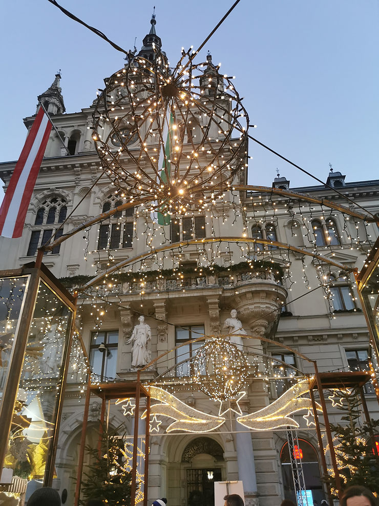 praznični graz, potovanje v avstrijo, izlet v avstrijo, praznična avstrija, avstrija božični sejmi, sejmi v grazu, božični sejmi v grazu, gradec, gradec božični sejmi, božični sejem v gradcu, praznični gradec, home exchange, zima, počitnice, šolske počitnice, krompirjeve počitnice, kam z mulcem, kam na izlet, družinske počitnice, potovanje blizu slovenije, izlet v avstrijo, novo leto, prižig lučk