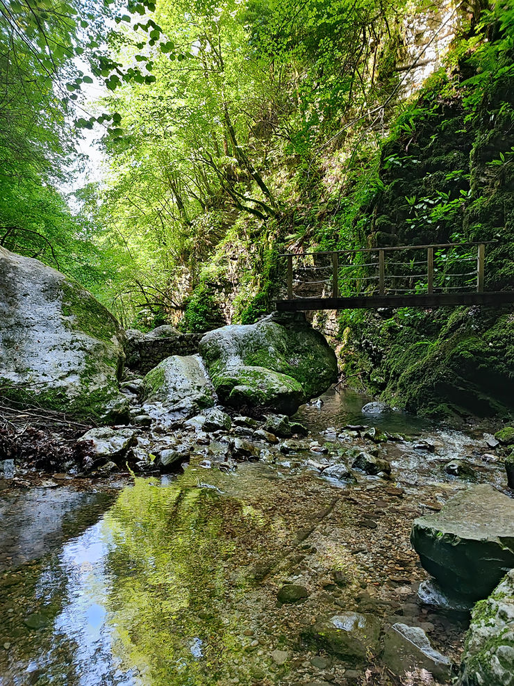 slap Kozjak, vročina, vročinski val, senca, trideseta, prazniki 2022, mami blogerke, svežina, poletje, izlet z otrokom, družinske počitnice, izlet z družino, bovec, tolmin, nadiža, soča, Ljubljana, Slovenija, trideseta, vročinski val, mesto, vročinski val v mestu, višina temperatur vročinskega vala, vročina na delovnem mestu, šport poleti, visoke temperature, KS 90, temperature na delovnem mestu, delovno mesto, vožnja v avtomobilu poleti, poletje, morje, jezero, slap kozjak, domači ljubljenčki, pasje plaže, pasja plaža, plaže za pse, bazen, otroški bazen, igra z vodo, otrok in voda, vodne aktivnosti, vodne igre, aktivnosti za otroke, aktivnosti za malčke, igra z ledom, poletne igre za otroke, sladoledne lučke, recept sladoled, recept sladoledne lučke, 