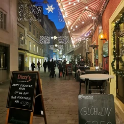 praznični graz, potovanje v avstrijo, izlet v avstrijo, praznična avstrija, avstrija božični sejmi, sejmi v grazu, božični sejmi v grazu, gradec, gradec božični sejmi, božični sejem v gradcu, praznični gradec, home exchange, zima, počitnice, šolske počitnice, krompirjeve počitnice, kam z mulcem, kam na izlet, družinske počitnice, potovanje blizu slovenije, izlet v avstrijo, novo leto, prižig lučk