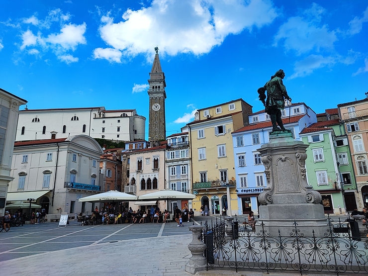 trideseta, izlet v Piran, Pirano, izlet Slovenija, enodnevni izlet Piran, vikend izlet Piran,Piran, Tartinijev trg, Tartini, Tartini square, Tartini sculpture, Giuseppe Tartini, Piran, Piran Slovenija, izlet v Piran, izlet na Obalo, slovenska obala, visit slovenia, slovenia, sunset, sončni zahod, jadranje, jadranje slovenija, obala Piran, trideseta, sanja, mami blogerke, oblaki, clouds, summer, poletje, vikend izlet, vikend počitnice, družinske počitnice, romantic getaway, romantični izlet, izlet v dvoje, kam za prvi maj, kam za 1 maj, prvi maj 2023, prvomajske počitnice 2023, šolske počitnice 2023, poletne počitnice 2023, družinske počitnice, šolske počitnice, kam na počitnice, kam z družino na počitnice, kam z otroki na počitnice, prvomajske počitnice, prvomajski izlet, izlet za prvi maj, kam na izlet v sloveniji