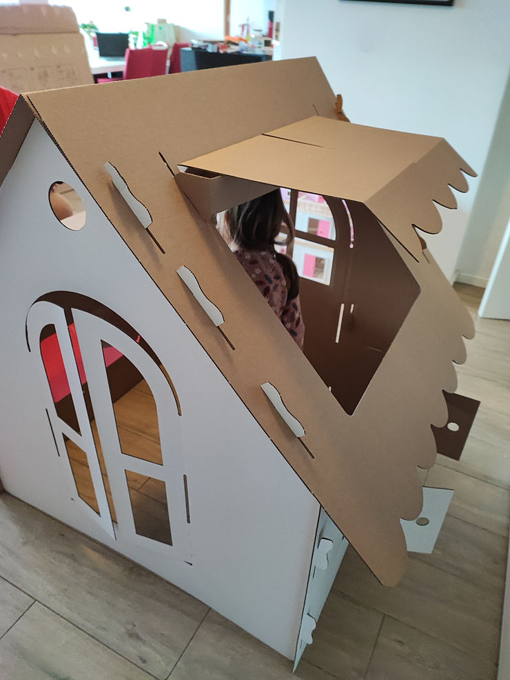 Hiška za otroke, Kego, moja prva hiška, cardboard house, play house, hiška iz kartona, otroška hiška