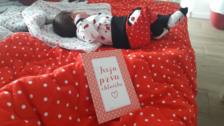 oblačila za novorojenčka, oblačila za dojenčka, prva oblačila, komplet iz porodnišnice, komplet za dojenčka, pikice, polka dots, red polka dot baby clothes, pikapolonice