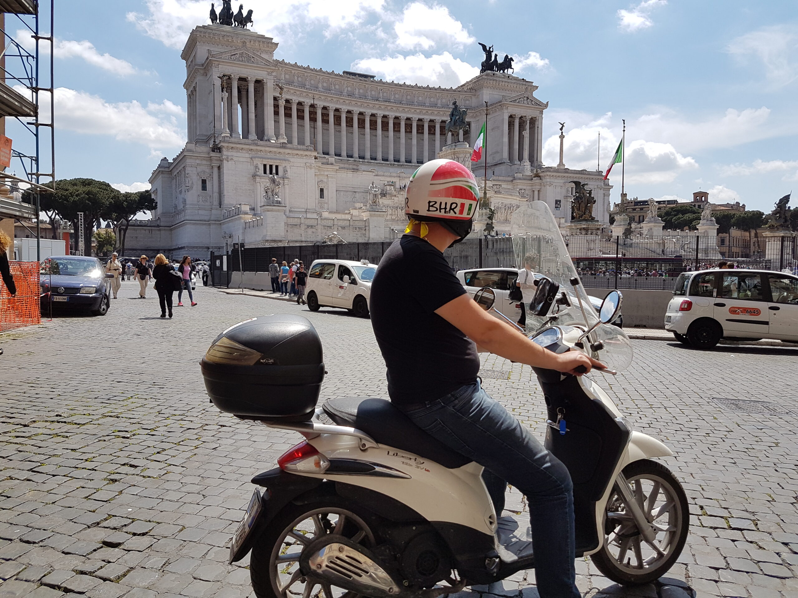 Fontana di Trevi, Rome, Rim, rim za prvi maj, prvi maj rim, prvomajske počitnice, kam za prvi maj, kam za prvomajske, rim z avtom, rim z vlakom, družinske počitnice, družinske počitnice v italiji, italija, rim, italija, rim z vespo, vespa, rim prevoz, rim v dvoje, roma, rome, pizza, napoli, parlament, pantheon, rome