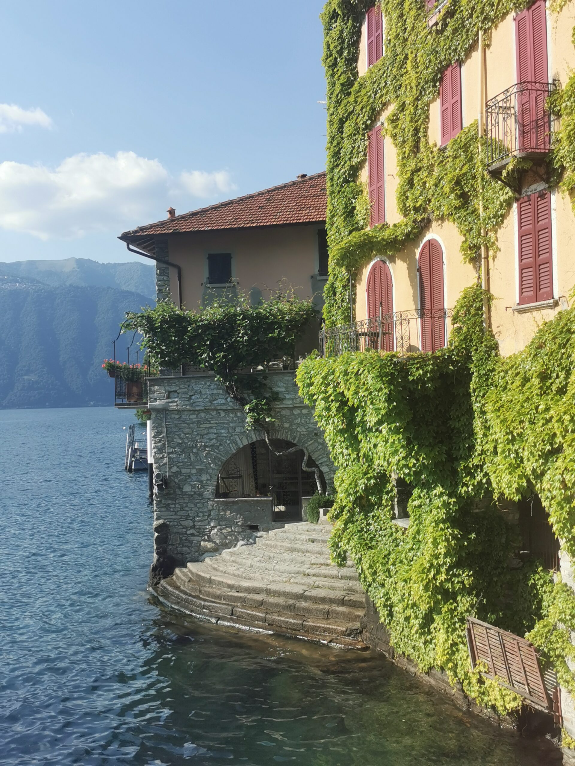 prvomajske počitnice, družinske počitnice, lago di como, como lake, como jezero, jezero, jezero como, jezera v italiji, george clooney, lago di como italia, italija, kam za prvi maj, kam za 1 maj, italija za prvi maj, potovanje v italijo, belaggio, home exchange, homeexchange, poceni potovati, kako poceni potovati, free travel
