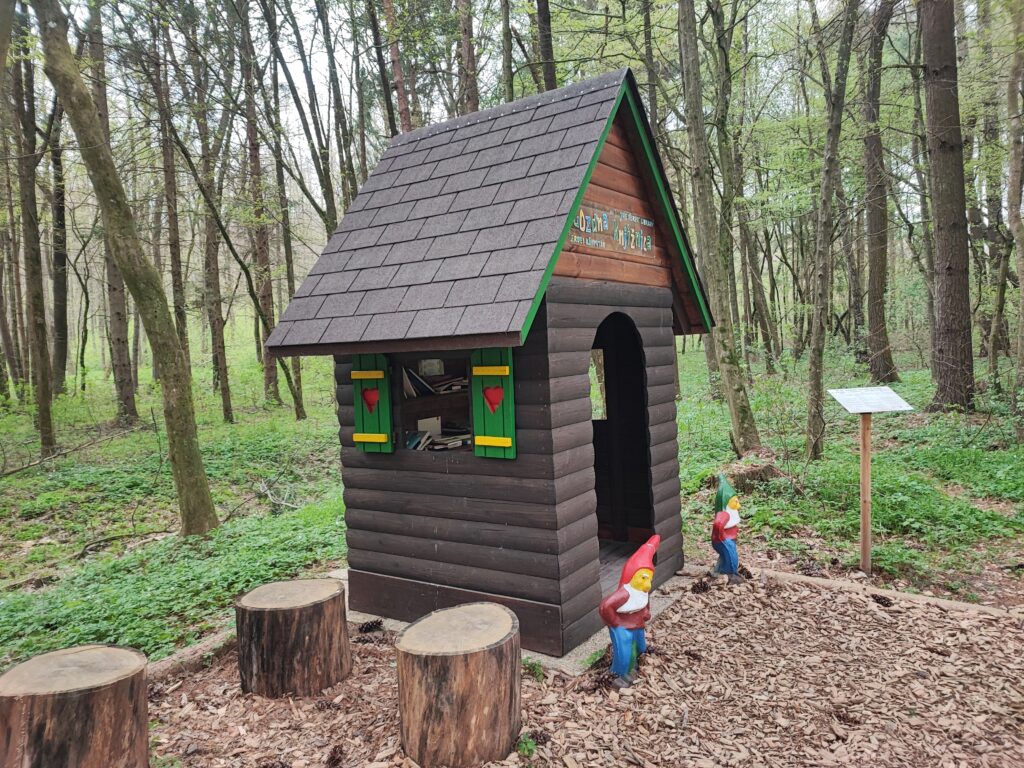 Prekmurje, Bukovniško jezero, kje spati v prekmurju, prekmurje kje spati, teambuilding prekmurje, jezero prekmurje, kaj početi v prekmurju, goričko, goričko izlet, prekmurje izlet, na izlet v prekmurje, slovenija izlet, družinski izlet, družinske počitnice, trideseta, energetske točke, pustolovski park, pustolovski park bukovniško jezero, izvir sv. vida, vidov izvir, cerkev sv. vida, gozd, pravljični park, pravljični gozd, pravljični park bukovniško jezero, pravljični park moravske toplice, moravske toplice, toplice, prekmurje toplice, hotel livada, hiša it volne, prekmurje prenočišča, moravske toplice apartma, izlet s psom, nastanitev za hišne ljubljenčke, prekmurska gibanica, hiša gibanice, hotel livada prestige, livada, škrat blagodejnik, pravljični liki, legenda prekmurje, legenda bukovniško jezero, energijske točke, gozdna knjižnica, učna pot bukovniško jezero, učna pot prekmurje, gozdna knjižnice prekmurje, pomurje