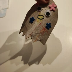 okraski za noč čarovnic, okraski iz wc rolic, ustvarjanje iz wc rolic, netopir iz wc rolice papira, diy netopir, diy halloween, halloween, helloween, paper roll crafts, arts and crafts, bat from paper roll, halloween bat, diy bat, diy netopir, diy okraski iz wc papirja, diy okraski za noč čarovnic, ustvarjanje z malčkom, toddler activities, diy with toddler, trideseta