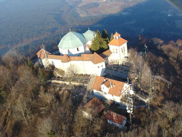 šmarna gora, šmarna gora izhodišče, šmarna gora kamera, spletna kamera šmarna gora, spletne kamere šmarna gora, šmarka, izhodišča šmarna gora, šmarna gora parking, šmarna gora parkirišče, šmarna gora gostilna, gostilna ledinek, gostilna šmarna gora, šmarna gora hrana, šmarna gora otroci, šmarna gora igrala, igrala za otroke, izlet z otrokom, izleti po sloveniji, izleti po ljubljani, kam z mulcem, ideja za izlet z otroki, ideje za izlet z otroki, družinski izlet, izleti osrednja slovenija, ljubljana izleti, ljubljana hribi, ljubljana gore, hribi, gore, ričet, štruklji, razgled, ljubljana razgled, razgled na ljubljano