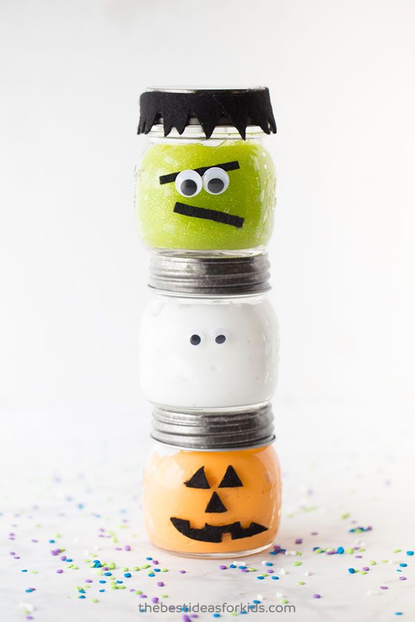 ustvarjanje za noč čarovnic, noč čarovnic, diy halloween, ustvarjanje za halloween, halloween za otroke, izdelovanje buč, DIY noč čarovnic, ustvarjanje duhov, duhovi, duh, duh iz papirja, buča iz papirja, okraševanje buč, buče za noč čarovnic, halloween buče, hokaido buče, oranžne buče, zombie, mumija, ustvarjanje z otroki, aktivnosti za otroke, jesenske aktivnosti, jesen, štampiljke za otroke, vampir, pajek, naredi bučo, spider web, pajek diy, netopir, plastelin, domači plastelin, lizika duh, lizika, domača štampiljka, ustvarjanje z malčkom, noč čarovnic, halloween, jesen