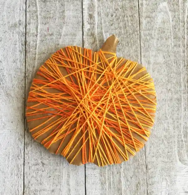 ustvarjanje za noč čarovnic, noč čarovnic, diy halloween, ustvarjanje za halloween, halloween za otroke, izdelovanje buč, DIY noč čarovnic, ustvarjanje duhov, duhovi, duh, duh iz papirja, buča iz papirja, okraševanje buč, buče za noč čarovnic, halloween buče, hokaido buče, oranžne buče, zombie, mumija, ustvarjanje z otroki, aktivnosti za otroke, jesenske aktivnosti, jesen, štampiljke za otroke, vampir, pajek, naredi bučo, spider web, pajek diy, netopir, plastelin, domači plastelin, lizika duh, lizika, domača štampiljka, ustvarjanje z malčkom, noč čarovnic, halloween, jesen