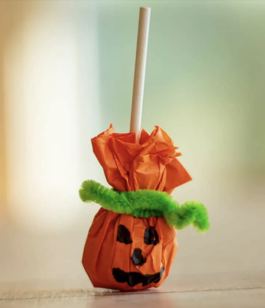 ustvarjanje za noč čarovnic, noč čarovnic, diy halloween, ustvarjanje za halloween, halloween za otroke, izdelovanje buč, DIY noč čarovnic, ustvarjanje duhov, duhovi, duh, duh iz papirja, buča iz papirja, okraševanje buč, buče za noč čarovnic, halloween buče, hokaido buče, oranžne buče, zombie, mumija, ustvarjanje z otroki, aktivnosti za otroke, jesenske aktivnosti, jesen, štampiljke za otroke, vampir, pajek, naredi bučo, spider web, pajek diy, netopir, plastelin, domači plastelin, lizika duh, lizika, domača štampiljka, ustvarjanje z malčkom, noč čarovnic, halloween, jesen