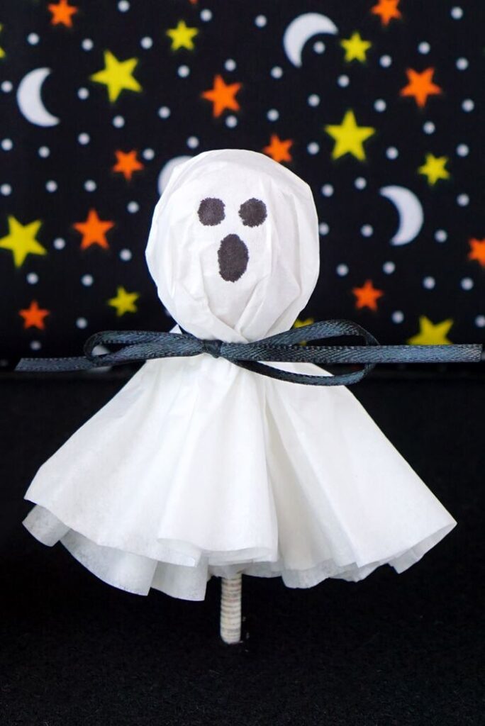 ustvarjanje za noč čarovnic, noč čarovnic, diy halloween, ustvarjanje za halloween, halloween za otroke, izdelovanje buč, DIY noč čarovnic, ustvarjanje duhov, duhovi, duh, duh iz papirja, buča iz papirja, okraševanje buč, buče za noč čarovnic, halloween buče, hokaido buče, oranžne buče, zombie, mumija, ustvarjanje z otroki, aktivnosti za otroke, jesenske aktivnosti, jesen, štampiljke za otroke, vampir, pajek, naredi bučo, spider web, pajek diy, netopir, plastelin, domači plastelin, lizika duh, lizika, domača štampiljka, ustvarjanje z malčkom, noč čarovnic, halloween, jesen