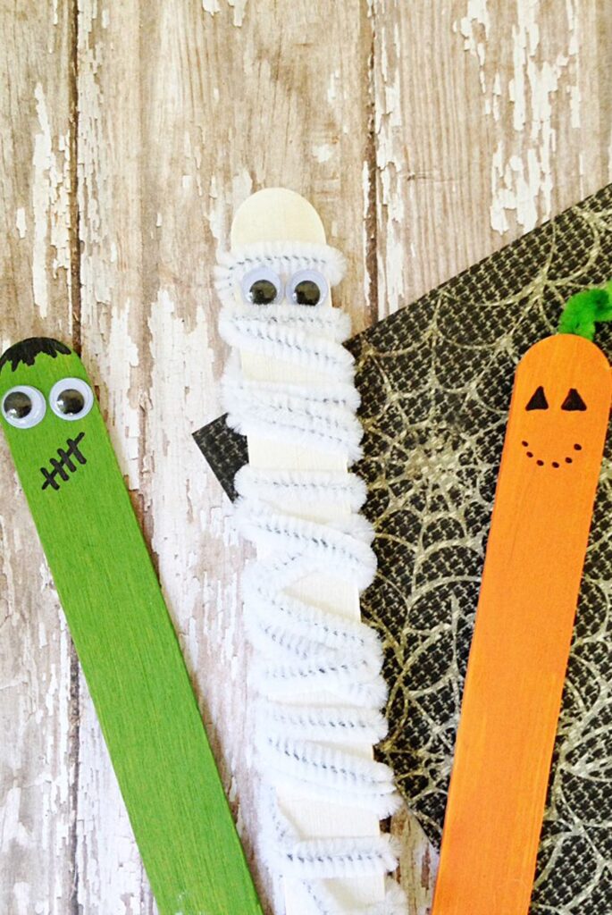 ustvarjanje za noč čarovnic, noč čarovnic, diy halloween, ustvarjanje za halloween, halloween za otroke, izdelovanje buč, DIY noč čarovnic, ustvarjanje duhov, duhovi, duh, duh iz papirja, buča iz papirja, okraševanje buč, buče za noč čarovnic, halloween buče, hokaido buče, oranžne buče, zombie, mumija, ustvarjanje z otroki, aktivnosti za otroke, jesenske aktivnosti, jesen, štampiljke za otroke, vampir, pajek, naredi bučo, spider web, pajek diy, netopir, plastelin, domači plastelin, lizika duh, lizika, domača štampiljka, ustvarjanje z malčkom, noč čarovnic, halloween, jesen