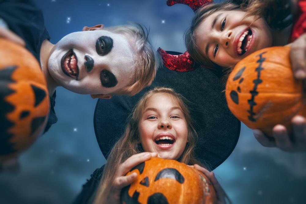 noč čarovnic za otroke, aktivnosti za otroke, noč čarovnic za otroke, halloween za otroke, noč čarovnic, halloween, buče za noč čarovnic, okraševanje buč, hokaido buče, čarovnice, kostumi za noč čarovnic, čarovnice, netopirji, strah, dogodki za noč čarovnic, dogodki za halloween, noč čarovnic za odrasle, aktivnosti za noč čarovnic, bptanični vrt ljubljana, mala ulica dogodki, mala ulica, netopirji, ustvarjanje netopirjev, čarovnice, vampirji, drakula