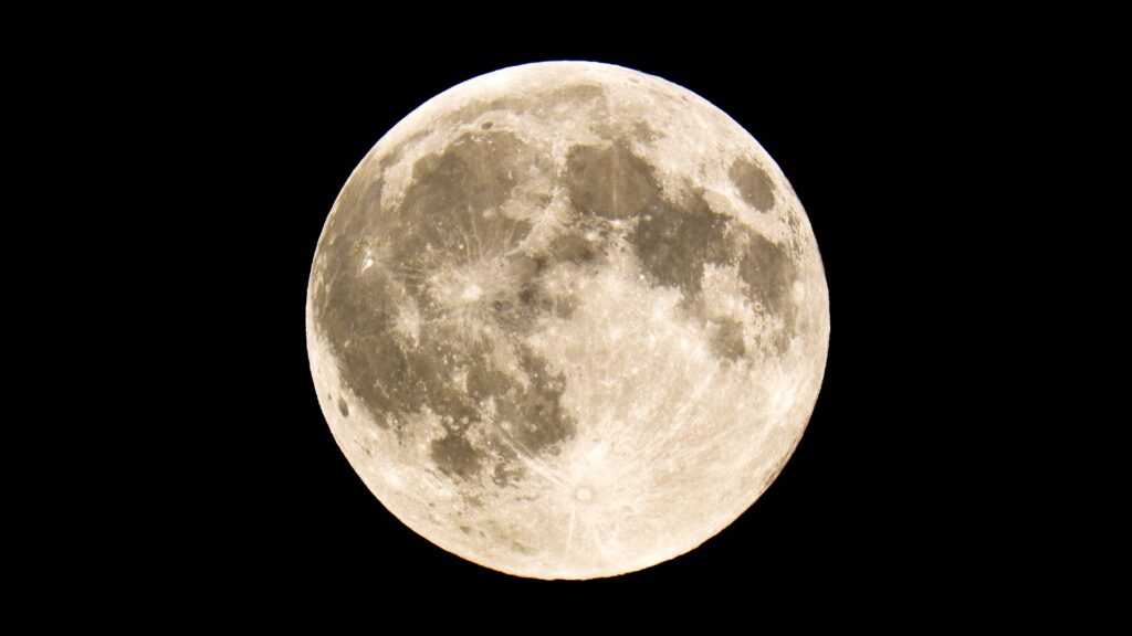 kdaj je polna luna, kdaj je polna luna oktobra, oktober 2023, jesen, polna luna jeseni, polna luna oktober, polna luna oktober 2023, full moon october, october moon, oktober polna luna, kako se imenuje polna luna oktobra, polna luna 2024, polna luna oktober 2023, kdaj se prestavi ura, kdaj se prestavi ura na zimski čas, zimski čas, poletni čas, jesen, lovska luna, lunine mene, december 2023, polna luna december, kdaj je polna luna decembra, polna luna december 2023