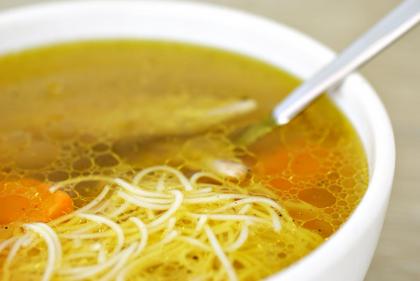 goveja juha, recept za govejo juho, goveja juha recept, beef soup, goveja juha z rezanci, goveja juha z žličniki, domačnost, domača juha, domača goveja juha, sestavine za govejo juho, goveja juha zelenjava, zelenjava, meso, meso za govejo juho, začimbe za govejo juho, knedli za govejo juho, cmoki za govejo juho, kdaj solimo govejo juho, zakuha za govejo juho