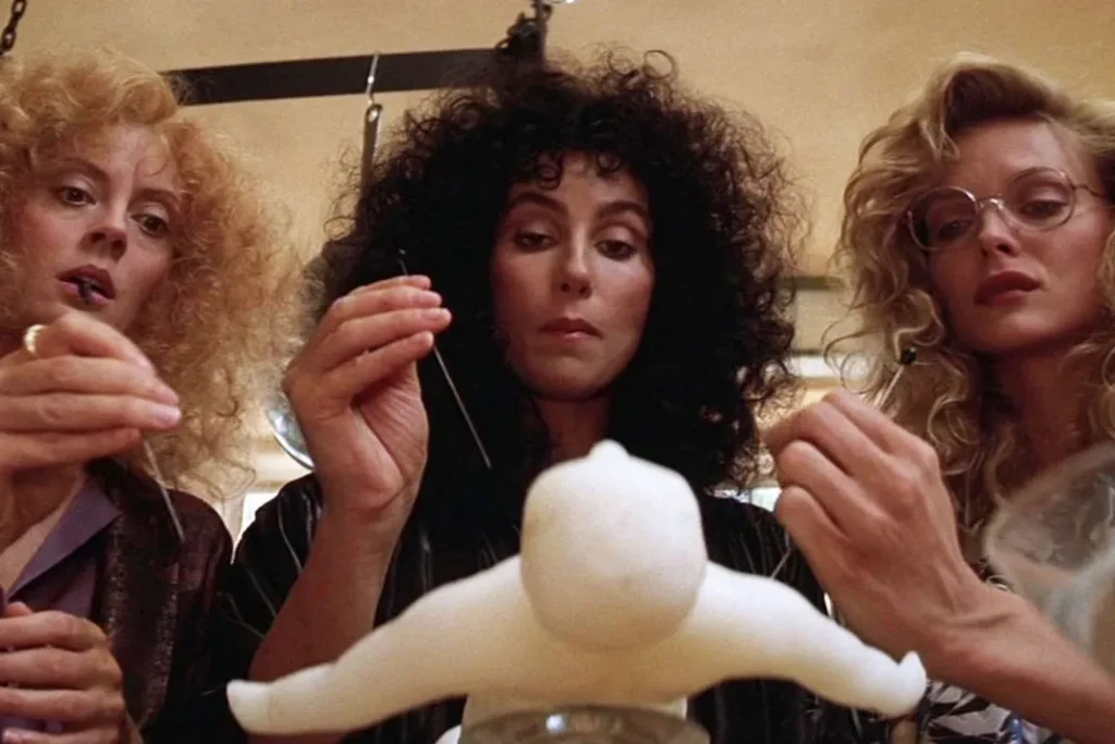 filmi za noč čarovnic, najboljši filmi, najboljši filmi za noč čarovnic, halloween filmi, filmi o čarovnicah, edvard škarjeroki, johnny depp, ghostbusters, beetlejuice, halloween 2023, noč čarovnic 2023, risanke za noč čarovnic, duhovi, čarovnice, srhljivke, grozljivke, hocus pocus, čarovnice se vračajo, čarovnice, roald dahl, the withces, čarovnice iz eastwicka, withces of eastwick, jack nicholson, cher, practical magic, sandra bullock, čarovnije, čarovnije za vsak dan, nicole kidman, susan surandon, črna komedija, bruce willis, meryl streep, addams family, goldie hawn, death becomes her, smrt ji lepo pristoji, the rocky horror picture show, edward scissorhands, seznam risank, božični filmi, tim burton