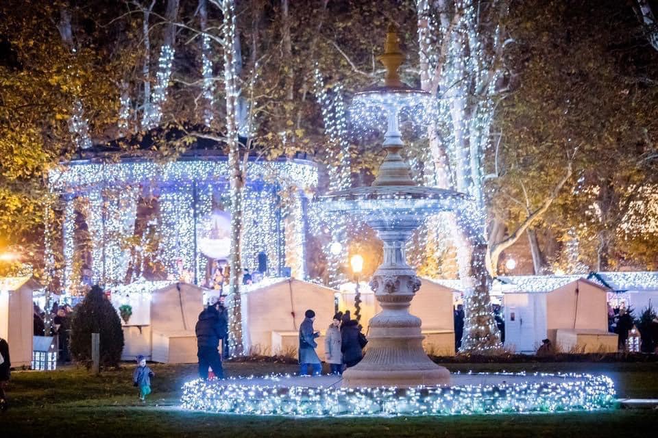 zagreb, advent v zagrebu, božič, božični sejem zagreb, advent zagreb, predbožični zagreb, božični zagreb, izlet v zagreb, izlet v božični zagreb, z vlakom v zagreb, zagreb ljubljana vlak, vlak ljubljana zagreb, zagreb vlak, ledeni park zagreb, strossmayerev trg zagreb, fuliranje zagreb, advent na zrinjevcu, zrinjevac, advent za otroke, ledena pravljica, ledena pravljica zagreb, za pravljice ni zime, ribnjak, otroški park, kraljica zima, gledališki advent, mala scena zagreb, backo mini express, muzej vlakov zagreb, zoo zagreb, živalski vrt zagreb, advent v živalskem vrtu, zagrebški zoo