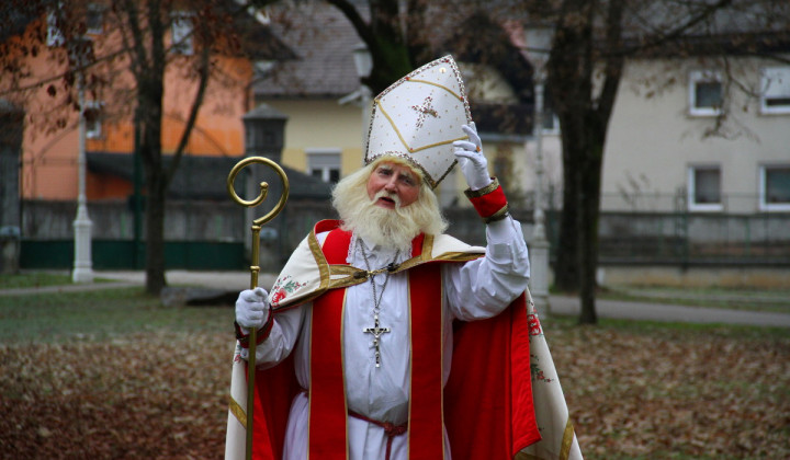 miklavž, kdaj je miklavž, kdaj miklavž nosi darila, miklavževi parkeljni, parkeljni, parkli, puhasti parkeljni, kvašeni parkeljni, miklavževo pecivo, kaj nosi miklavž za darilo, kdaj nosi miklavž, kdo je miklavž, miklavževanje, kakšna darila nosi miklavž, božič, darila za otroke, unikatna darila, personalizirana darila, sadje za darilo, darilna čokolada, čokoladni parkeljni, parkelj in miklavž, miklavževanje po sloveniji, darila za otroke, darilo za otroke, ideja za darila, božična darila za otroke, božična darila, novoletna darila, kaj kupiti otroku, ki ima vse, skromno darilo, doma narejeno darilo, domač božični čaj, miklavž v ljubljani, miklavž 2023