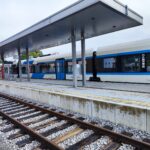 Z vlakom v Zagreb lahko prideš zelo ugodno. Za družinska potovanja so na voljo vozovnice, kjer otroci v spremstvu staršev potujejo brezplačno.