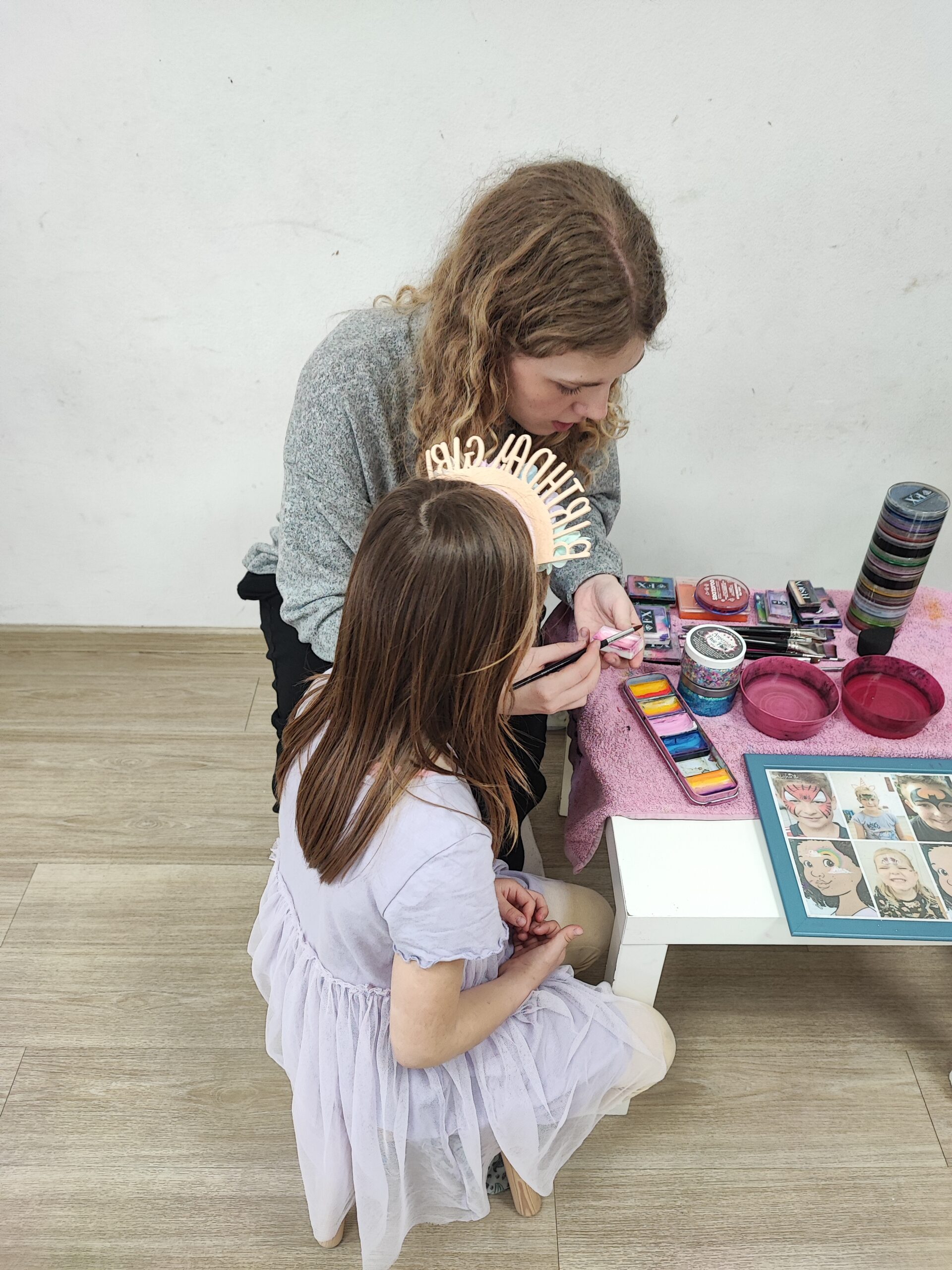 samorogi, praznovanje rojstnega dne, 6. rojstni dan, samorogi, unicorn, rojstni dan samorogi, praznovanje v igralnici, igralnica varuška živa, varuška živa, varuška, igralnica praznovanje, igralnica rojstni dan, rojstni dan v igralnici, torta rojstni dan, darila rojstni dan, darila za 6 let, vrtec, praznovanje z animatorjem, animator, animatorji, igralnica z animatorji, čarobni rojstni dan, ustvarjanje samorogi, ustvarjanje, poslikava obrazov, baloni, rojstni dan baloni, vse najboljše, rojstni dan za punce, darilo za punco, najem igralnice, rezervacija igralnice