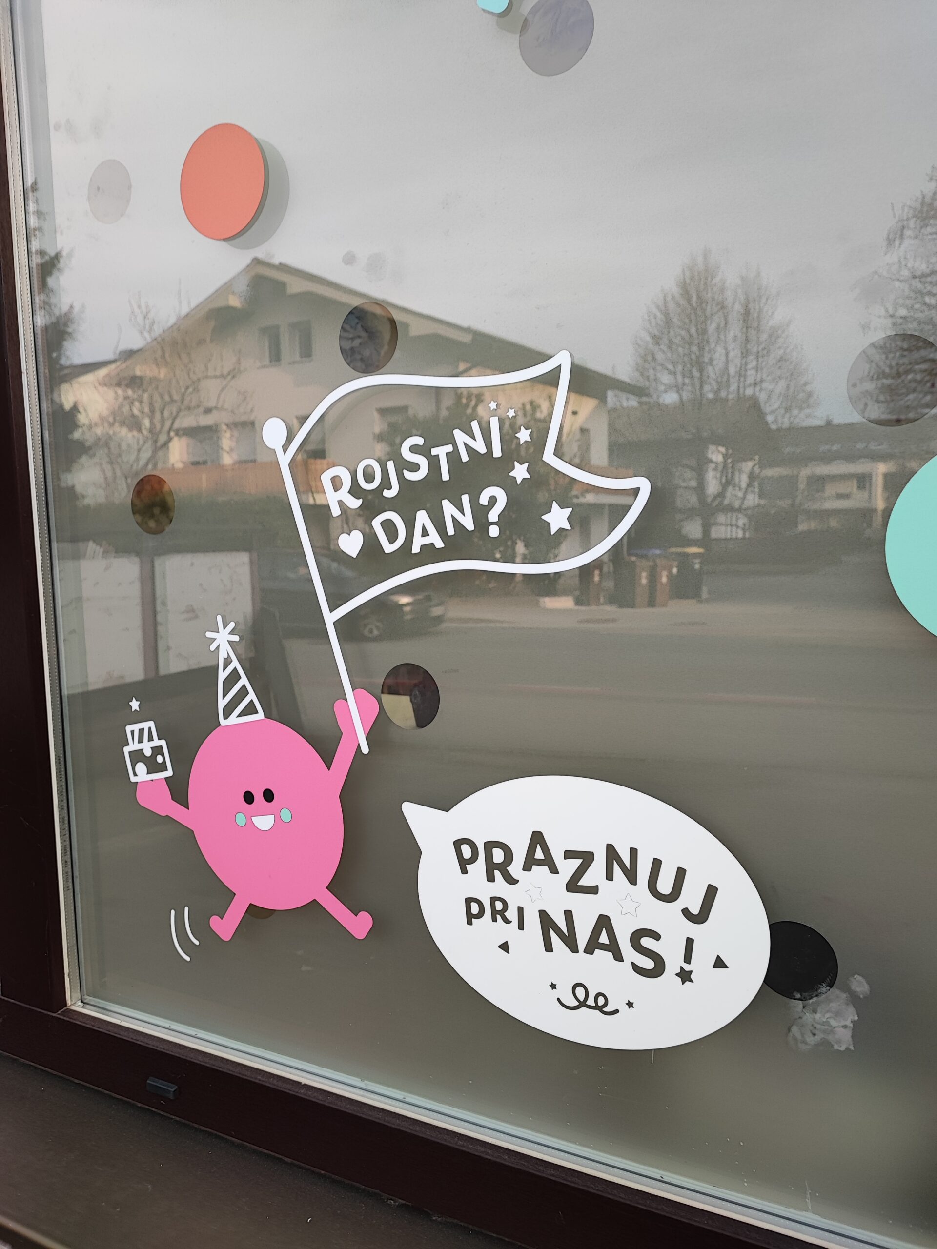samorogi, praznovanje rojstnega dne, 6. rojstni dan, samorogi, unicorn, rojstni dan samorogi, praznovanje v igralnici, igralnica varuška živa, varuška živa, varuška, igralnica praznovanje, igralnica rojstni dan, rojstni dan v igralnici, torta rojstni dan, darila rojstni dan, darila za 6 let, vrtec, praznovanje z animatorjem, animator, animatorji, igralnica z animatorji, čarobni rojstni dan, ustvarjanje samorogi, ustvarjanje, poslikava obrazov, baloni, rojstni dan baloni, vse najboljše, rojstni dan za punce, darilo za punco, najem igralnice, rezervacija igralnice