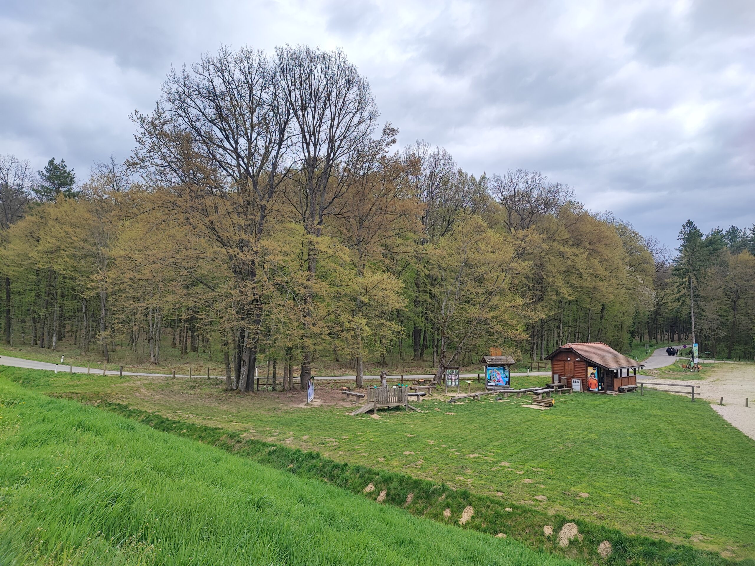 Prekmurje, Bukovniško jezero, kje spati v prekmurju, prekmurje kje spati, teambuilding prekmurje, jezero prekmurje, kaj početi v prekmurju, goričko, goričko izlet, prekmurje izlet, na izlet v prekmurje, slovenija izlet, družinski izlet, družinske počitnice, trideseta, energetske točke, pustolovski park, pustolovski park bukovniško jezero, izvir sv. vida, vidov izvir, cerkev sv. vida, gozd, pravljični park, pravljični gozd, pravljični park bukovniško jezero, pravljični park moravske toplice, moravske toplice, toplice, prekmurje toplice, hotel livada, hiša it volne, prekmurje prenočišča, moravske toplice apartma, izlet s psom, nastanitev za hišne ljubljenčke, prekmurska gibanica, hiša gibanice, hotel livada prestige, livada, škrat blagodejnik, pravljični liki, legenda prekmurje, legenda bukovniško jezero, energijske točke