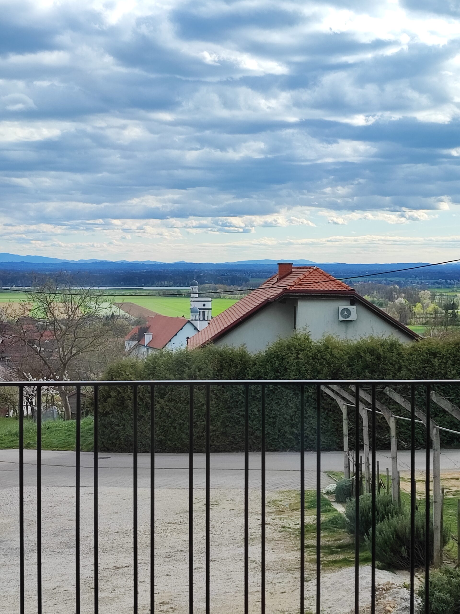 Prekmurje, Bukovniško jezero, kje spati v prekmurju, prekmurje kje spati, teambuilding prekmurje, jezero prekmurje, kaj početi v prekmurju, goričko, goričko izlet, prekmurje izlet, na izlet v prekmurje, slovenija izlet, družinski izlet, družinske počitnice, trideseta, energetske točke, pustolovski park, pustolovski park bukovniško jezero, izvir sv. vida, vidov izvir, cerkev sv. vida, gozd, pravljični park, pravljični gozd, pravljični park bukovniško jezero, pravljični park moravske toplice, moravske toplice, toplice, prekmurje toplice, hotel livada, hiša it volne, prekmurje prenočišča, moravske toplice apartma, izlet s psom, nastanitev za hišne ljubljenčke, prekmurska gibanica, hiša gibanice, hotel livada prestige, livada, škrat blagodejnik, pravljični liki, legenda prekmurje, legenda bukovniško jezero, energijske točke, gozdna knjižnica, učna pot bukovniško jezero, učna pot prekmurje, gozdna knjižnice prekmurje, pomurje, adrenalinski park, prleška gibanica, gibanica, hudo dobro, recept gibanica, teambuilding